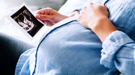 تاثیر کرونا بر زنان باردار, احتمال انتقال ویروس کرونا از مادر به جنین