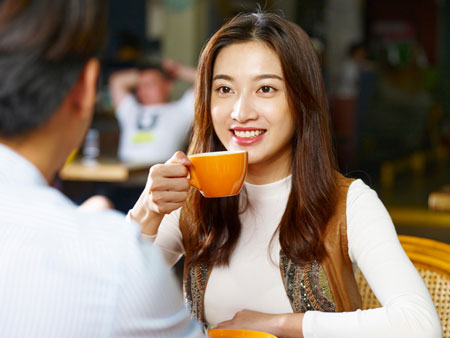 نشانه های علاقه دختر به پسر,عشق دختر به پسر,نشانه علاقه دختر به پسر چیست