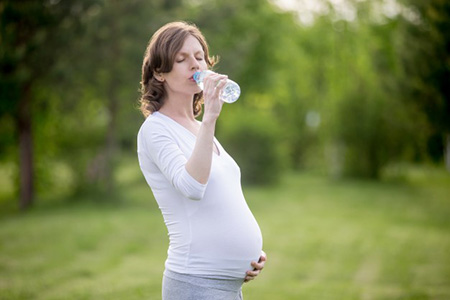 ورم بارداری, غذاهای مفید برای کاهش ورم بارداری, علت ورم پا در بارداری