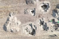 کشف خانههای ۱۲۰۰ ساله در صربستان؛ معماری در دل زمین برای مقابله با باد کشف خانههای 1200 سالهای که در «گودال» ساخته شده بودند