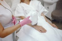 قبل از اولین جلسه لیزر موهای زائد چه کارهایی نباید انجام دهیم؟ قبل از اولین جلسه لیزر موهای زائد چه کارهایی نباید انجام دهیم؟